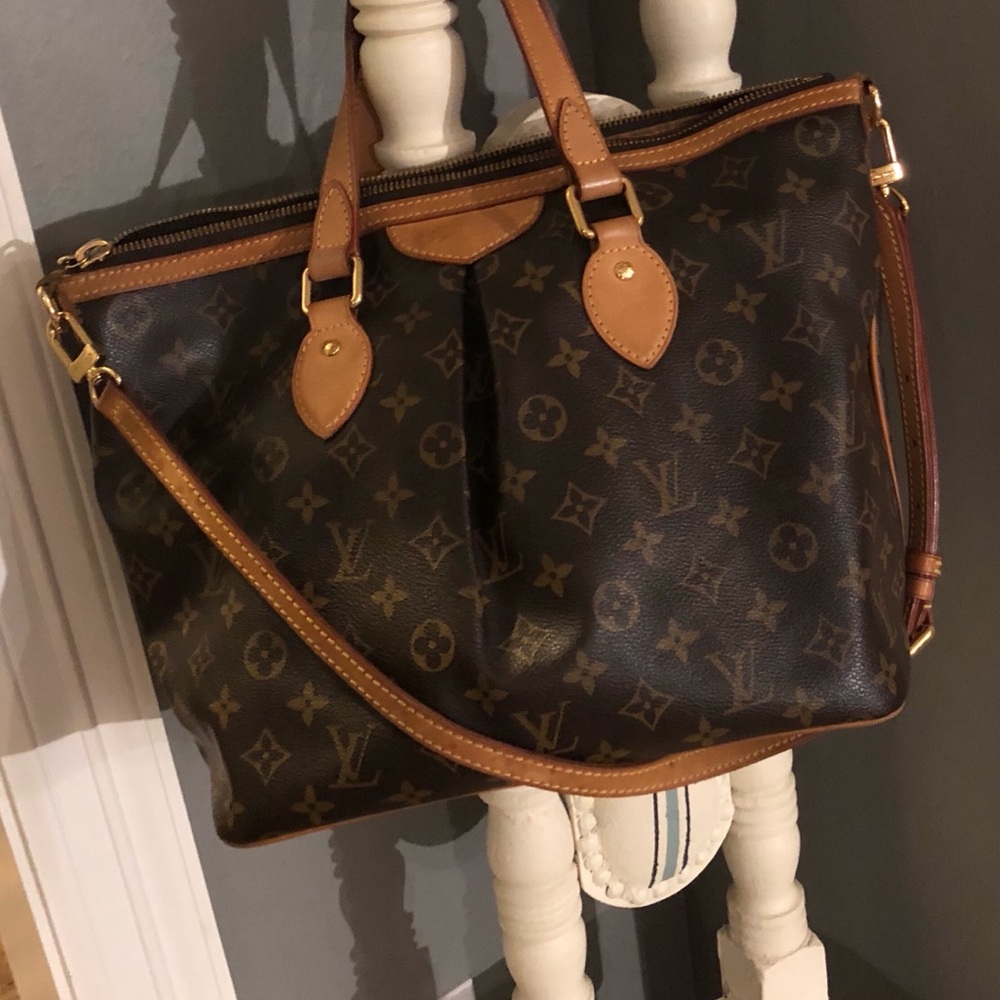 💯 Authentic Louis Vuitton Palermo.